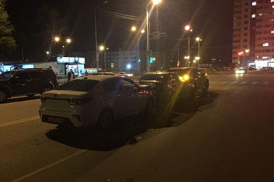 В Промышленном районе Самары машины выстроились в "паровозик"   