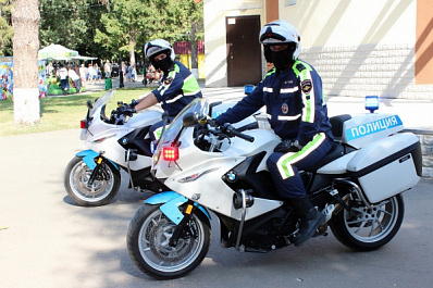 В Самаре сотрудники ДПС спасли женщину и годовалого ребёнка