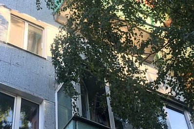 Мужчина, выпавший с балкона в Сызрани, находится в тяжелом состоянии