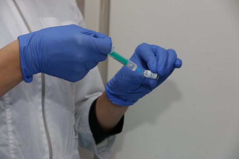 Россия передала отечественную вакцину против коронавируса Беларуси