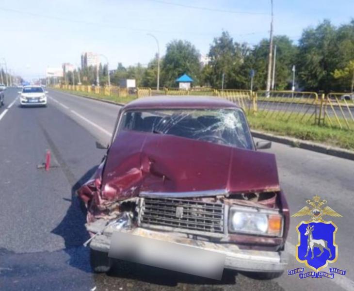 В Самаре 18-летний мотоциклист врезался в LADA Vesta