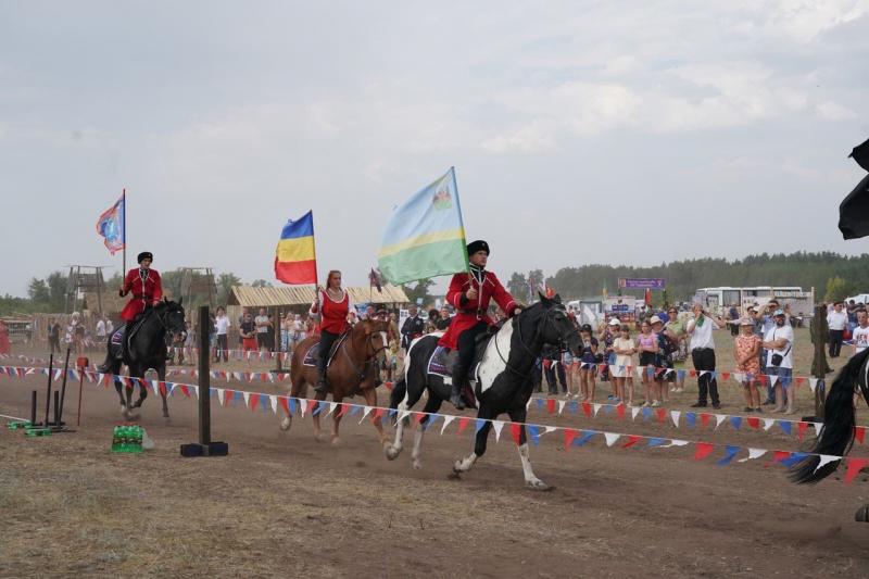 В Самарской области состоялся традиционный фестиваль казачества "Борская крепость"