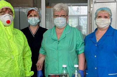 Сотрудники больниц Самары и Тольятти получили в подарок продуктовые наборы от "Пятерочки"