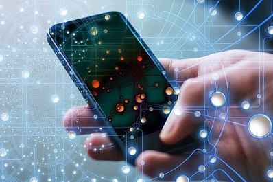 Эксперт по кибербезопасности назвал признаки слежки через камеру смартфона