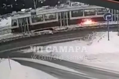 В Самаре на Заводском шоссе вспыхнул и задымился трамвай