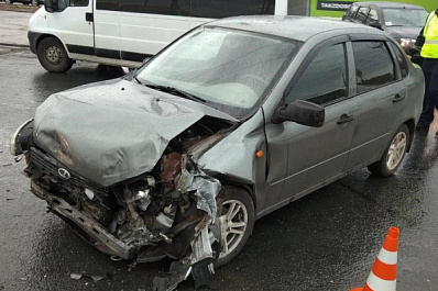 В Самаре водитель "Лады" нарушил ПДД и протаранил Hyundai