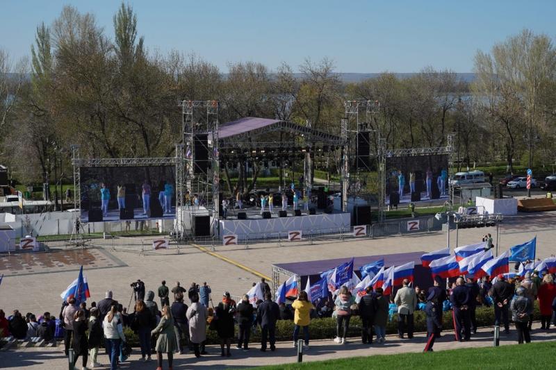 Дмитрий Азаров вместе с земляками поддержал российских военнослужащих в патриотическом телемарафоне "Zа мир - без нацизма!"