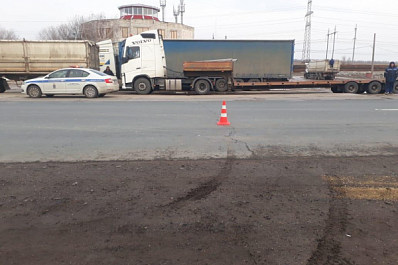 На трассе в Волжском районе столкнулись две фуры