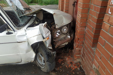 В Самаре 10 июля 2021 года 76-летний водитель врезался в стену дома на улице Цеховой