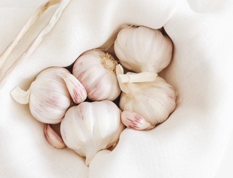 Чеснок, пар и горчичники при лечении простуды могут быть опасны