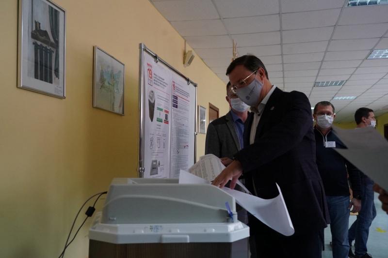 Дмитрий Азаров проголосовал на выборах депутатов Государственной и Самарской губернской думы