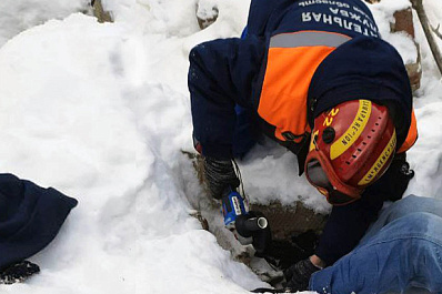 Срезали болгаркой: 18-летняя девушка проткнула стопу на горе около Малой Царевщины