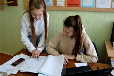 В Отрадном волонтеры образования "подтягивают" неуспевающих учеников 