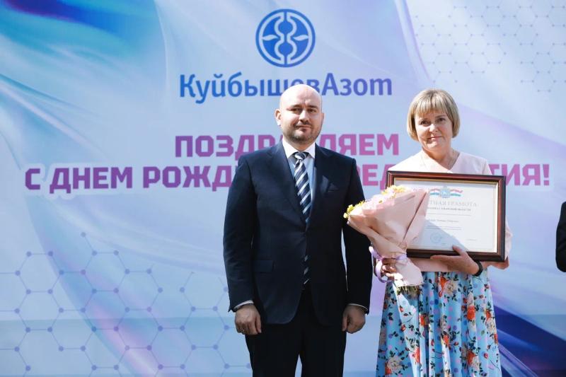 Вячеслав Федорищев отметил вклад сотрудников тольяттинского предприятия в развитие химической промышленности в регионе