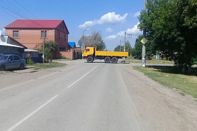 В Самарской области КамАЗ влетел в легковушку