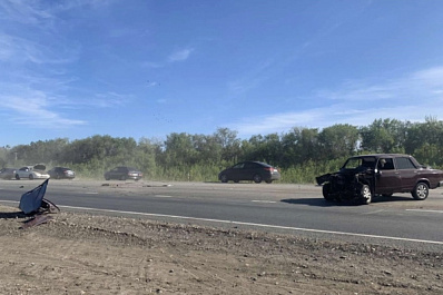 "Глаза - безумные": водитель "пятерки" на трассе М5 под Сызранью устроил дорожные разборки и ДТП на встречке