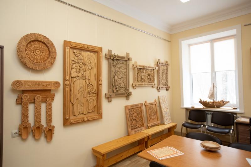 Панно, шкатулки и скульптуры из дерева и лозы покажут на областной выставке в Самаре