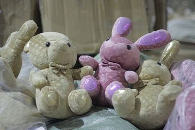 Самарские таможенники задержали фуру с контрабандными игрушками Louis Vuitton