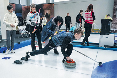 В самарском Дворце спорта состоялся итоговый областной турнир по керлингу