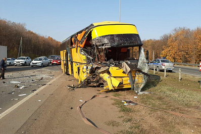 Стали известны подробности столкновения автобуса и КамАЗа на трассе в Самарской области