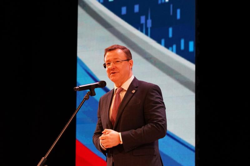 Дмитрий Азаров поблагодарил работников сферы ЖКХ за ежедневный труд