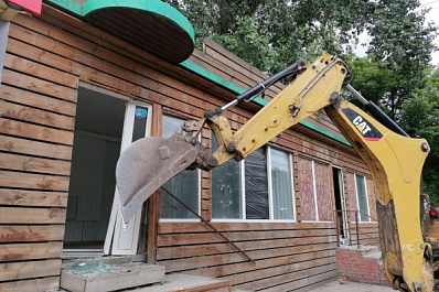 В Самаре снесли незаконную "разливайку" на Советской Армии