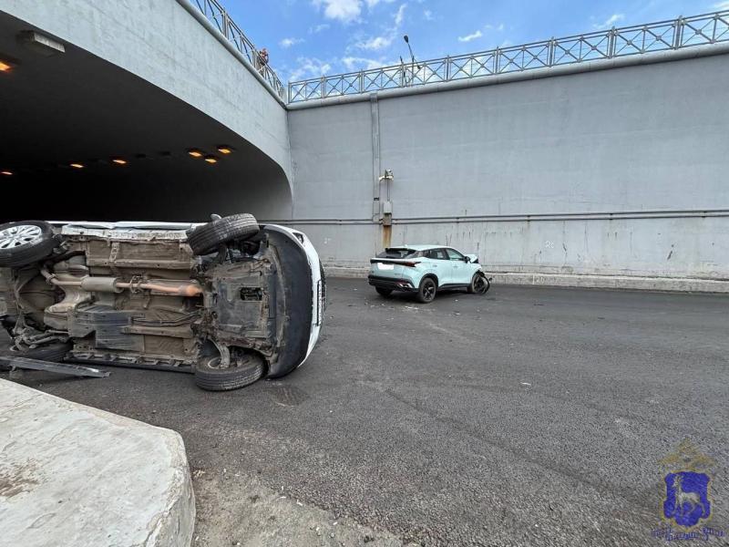 В Самаре 15 июля в тоннеле на Московском шоссе столкнулись два китайских кроссовера