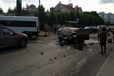 На 9-й просеке в Самаре 3 июля страшное ДТП с 8 пострадавшими парализовало движение