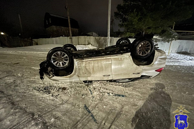 Четыре человека пострадали в перевернувшемся внедорожнике в Сызрани