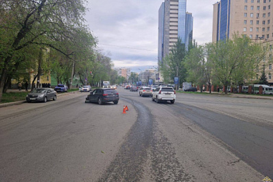 В Самаре 30 апреля около Крымской площади столкнулись две иномарки 