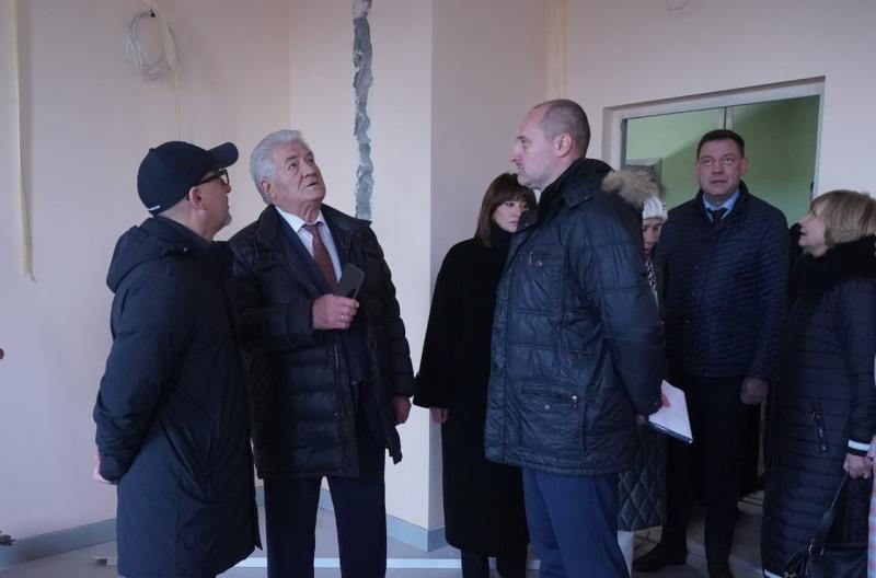 В Самаре депутаты СГД, министр здравоохранения и глава города проверили ход строительства детской поликлиники в Октябрьском районе