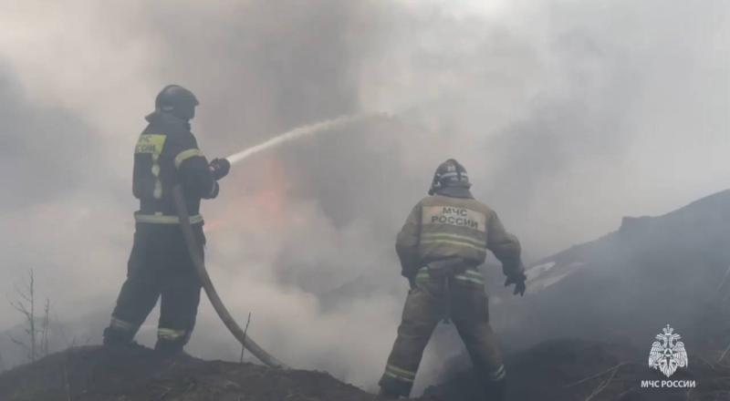 В Тольятти на Хрящевском шоссе полыхает свалка на 1 000 "квадратов"