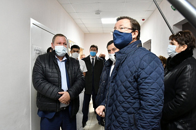 Дмитрий Азаров посетил Большечерниговскую районную больницу