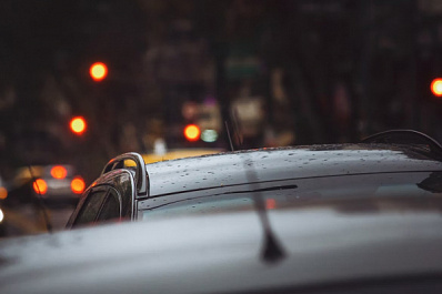 В Самаре водитель Mitsubishi прокатил пассажира на крыше