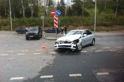 В Самаре при столкновении двух иномарок пострадала 19-летняя девушка