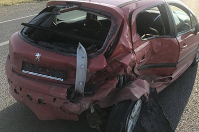 В Самарской области на трассе столкнулись три машины 