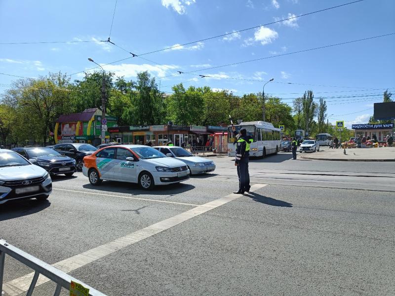 Праздник Радоницы: самарцы массово отправились на кладбища