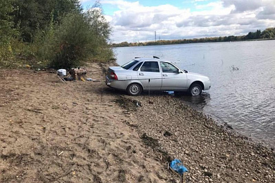 Появились фото с места смертельного ДТП на берегу реки Самары