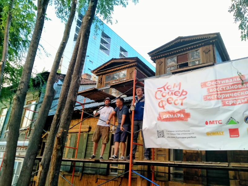 Дмитрий Азаров присоединился к волонтерам на "Том Сойер Фесте"