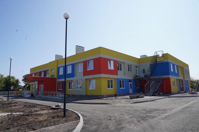 В селе Ягодном завершается строительство детского сада на 130 мест