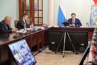 Дмитрий Азаров проводит совещание по проблемным объектам долевого строительства