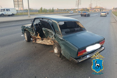 В Самаре водитель вазовской "семерки" попал в больницу после столкновения с BMW