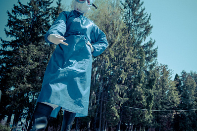 2000 защитных комбинезонов получат медики, борющиеся с коронавирусом