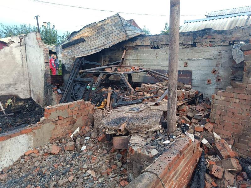 В Самарской области три человека погибли в ночном пожаре на даче