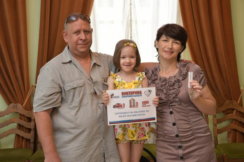 Победители викторины "Наша губерния-2020" получили ключи от машин и сертификаты на квартиры