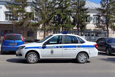 В Тольятти оштрафовали женщину-водителя "Гранты", разъезжавшую по тротуару