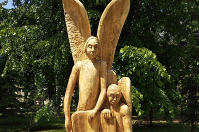 В Самаре появилась необычная деревянная композиция