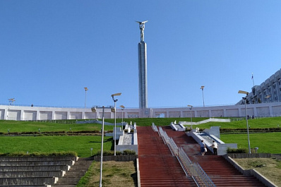 В Самаре на склоне у площади Славы заработала цифровая фотовыставка