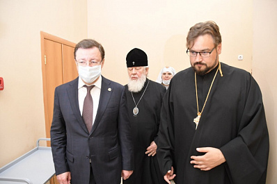 Дмитрий Азаров посетил обитель милосердия в Зубчаниновке