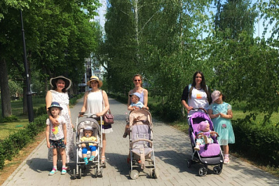 Социальный контракт помог жительнице Волжского района организовать экскурсии для молодых мам 